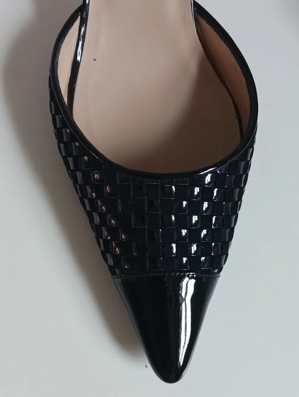 MANOLO BLAHNIK BLK WOVEN/ PATENT SLING BACKS SHOES.